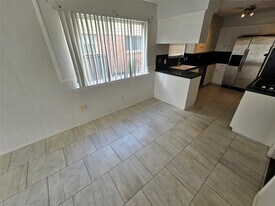 5526 Whispering Creek Way in Houston, TX - Building Photo