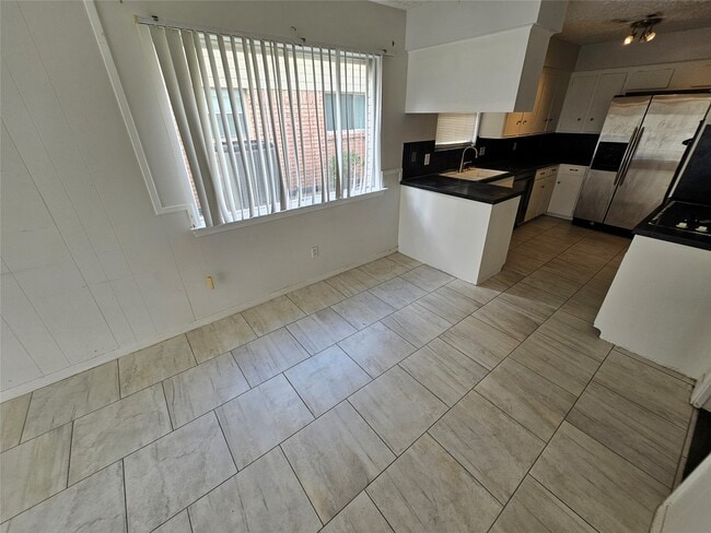 5526 Whispering Creek Way