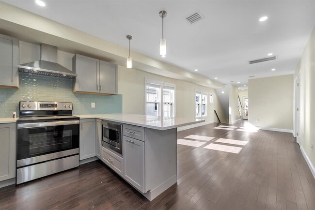 43 Wright Ave, Unit 2, Unit 2
