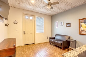 Greenfield Village in Greenfield, CA - Foto de edificio - Interior Photo