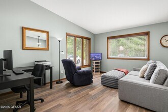 3402 Par St N in Fargo, ND - Foto de edificio - Building Photo