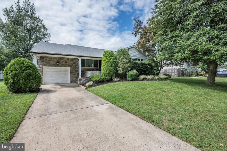1717 Country Club Dr in Cherry Hill Township, NJ - Building Photo
