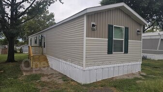 4589 E Peak Dr in Joplin, MO - Building Photo