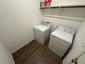 6825 Colorado Bluffs Rd in Austin, TX - Building Photo - Building Photo