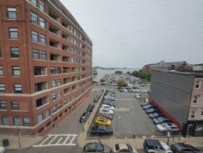 41 Clark St, Unit 4 in Boston, MA - Building Photo - Building Photo