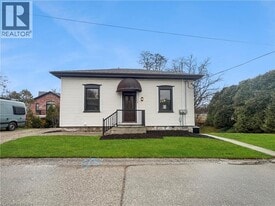 14 ARNOLD St in Brant, ON - Building Photo