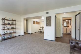 Nottingham Place Apartments in Kalamazoo, MI - Building Photo - Interior Photo