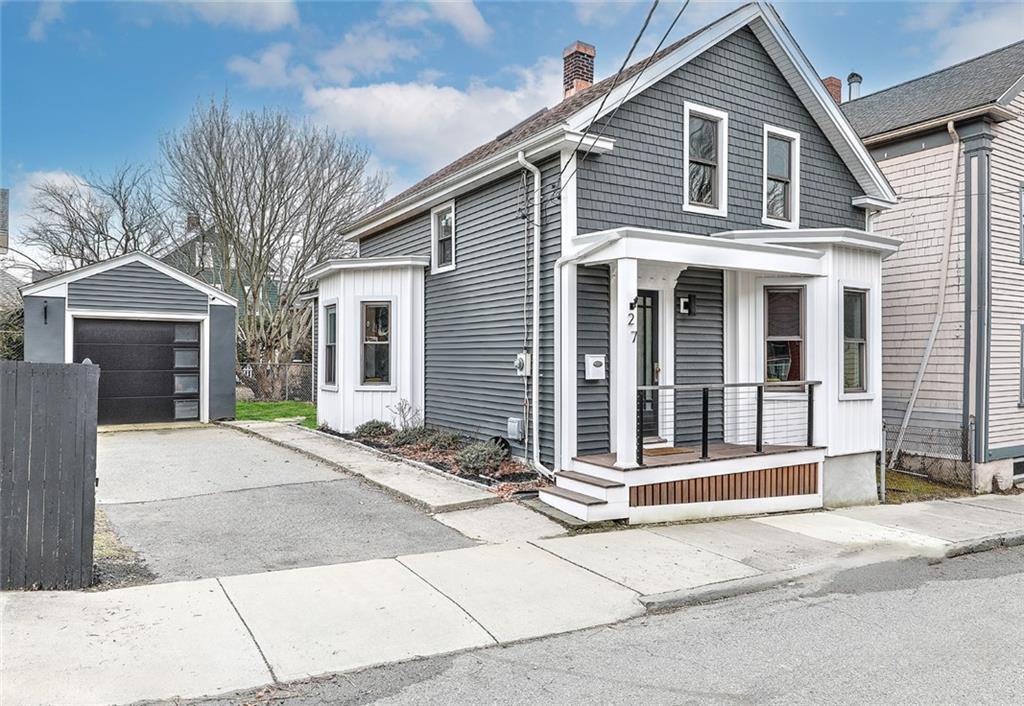 27 S Baptist St in Newport, RI - Foto de edificio