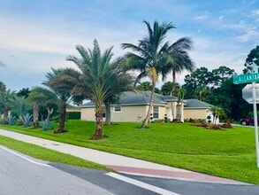 3601 SW Ballweg St in Port St. Lucie, FL - Building Photo - Building Photo
