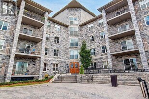 313-539 Armstrong Rd in Kingston, ON - Building Photo