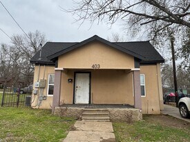 403 E Elk St in Henderson, TX - Building Photo