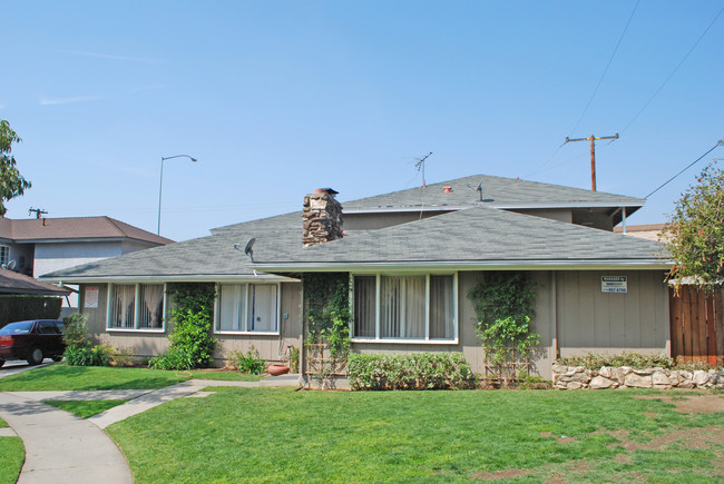 15551 Boleyn Cir in Tustin, CA - Foto de edificio - Building Photo