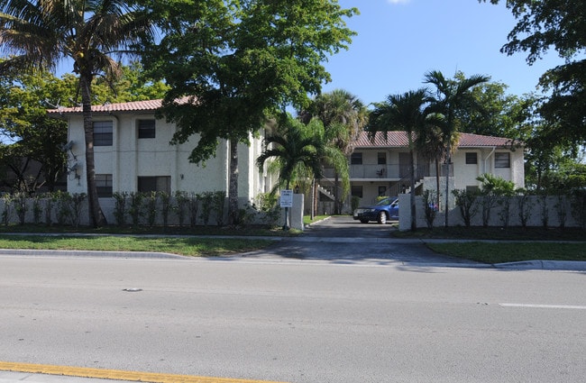 Royal Park Condominiums in Coral Springs, FL - Building Photo - Building Photo