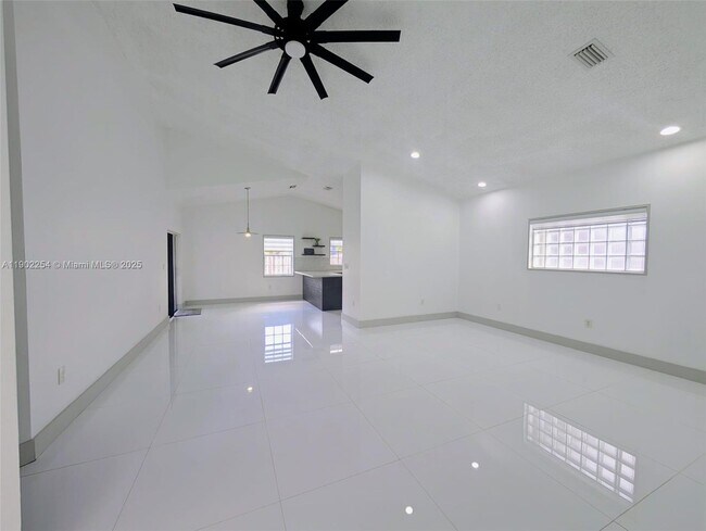 15356 SW 42nd Ln in Miami, FL - Building Photo - Building Photo