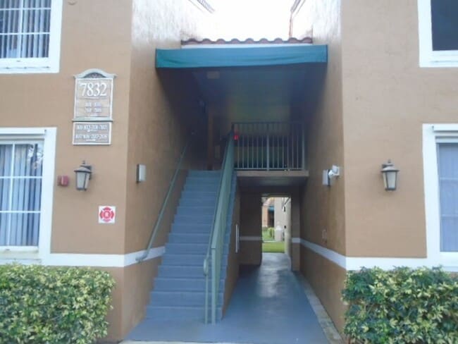 7832 Sonoma Springs Cir in Greenacres, FL - Building Photo - Building Photo