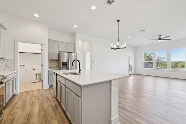 8760 Wellspring Loop in Round Rock, TX - Building Photo - Building Photo