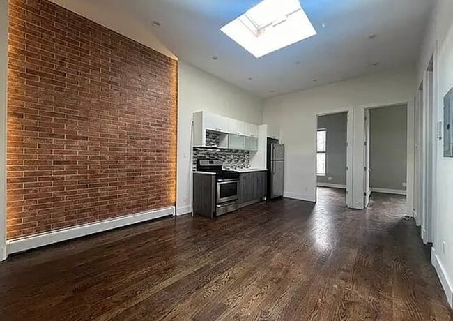 165 Covert St, Unit 2 in Brooklyn, NY - Foto de edificio - Building Photo