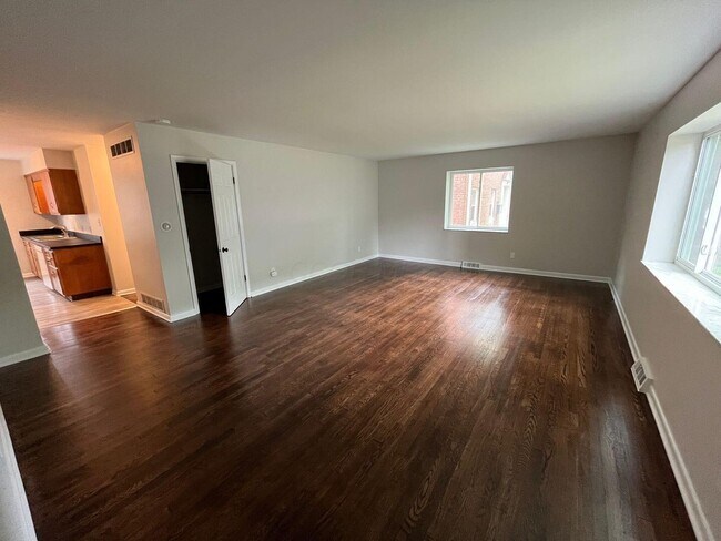 3677 N High St-Unit -A in Columbus, OH - Building Photo - Building Photo