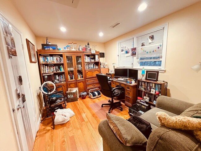 41 Davis Ave, Unit Unit 4 in Norwood, MA - Building Photo - Building Photo