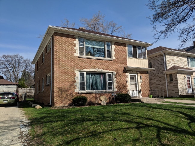 3340 N Downer Ave in Milwaukee, WI - Building Photo - Building Photo