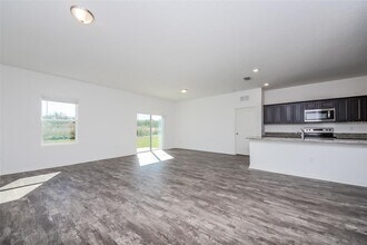 130 Hidden Lk Lp in Haines City, FL - Foto de edificio - Building Photo