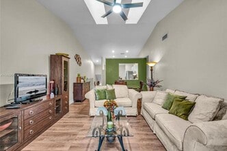 2511 NW 56th Ave, Unit 25 in Lauderhill, FL - Foto de edificio - Building Photo