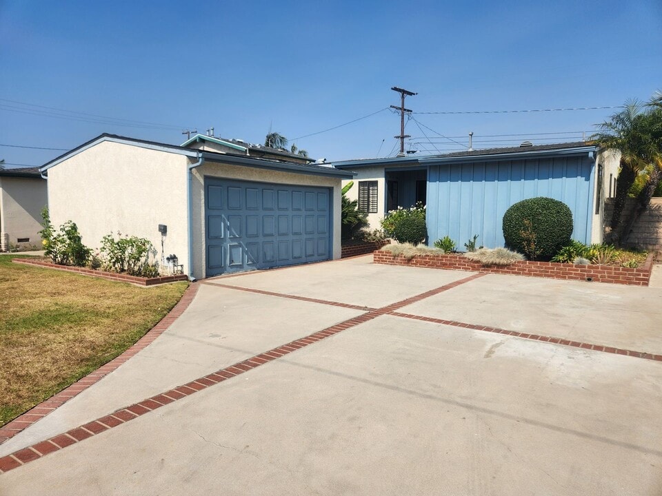 15408 Haas Ave in Gardena, CA - Building Photo