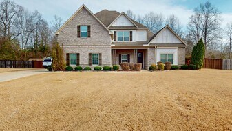 170 S Charleson Crossing in Pike Road, AL - Building Photo