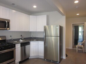 2020 N Bissell St, Unit 3 in Chicago, IL - Foto de edificio - Building Photo