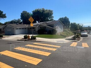 30407 Treeview St in Hayward, CA - Foto de edificio - Building Photo