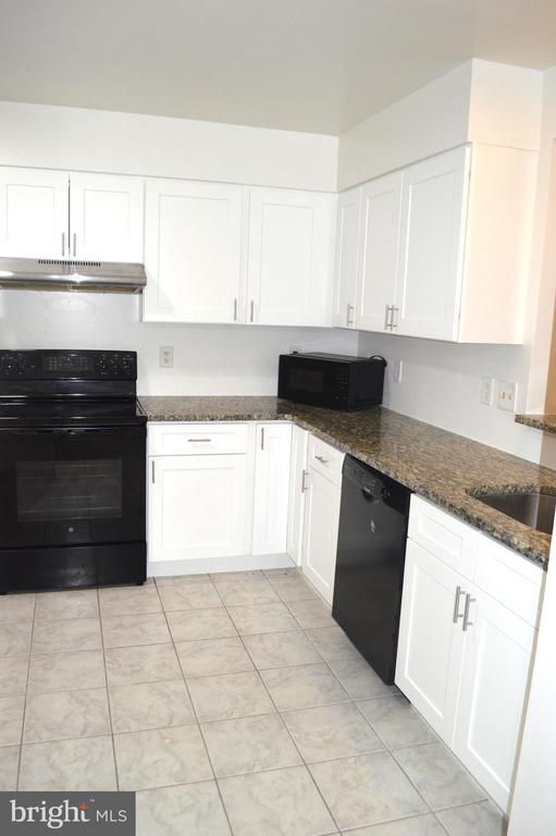 13818 Crosstie Dr in Germantown, MD - Building Photo - Building Photo