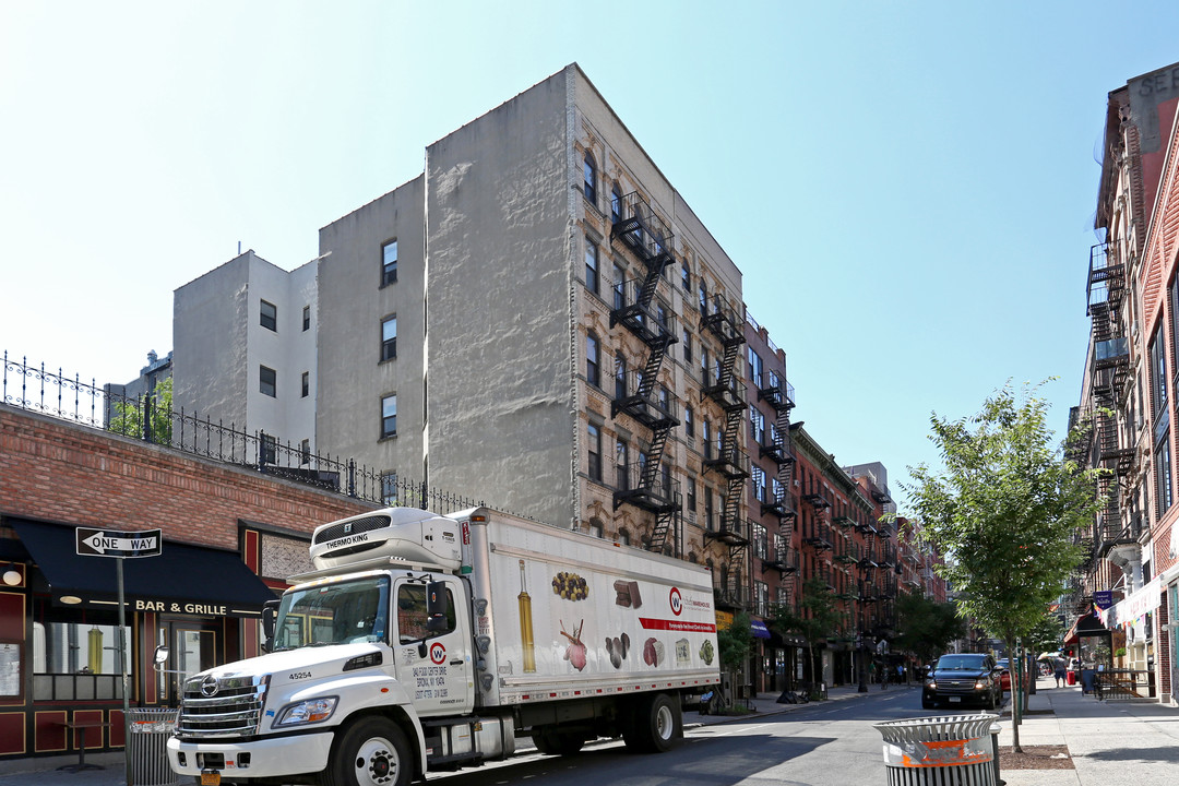 166 Orchard St in New York, NY - Foto de edificio