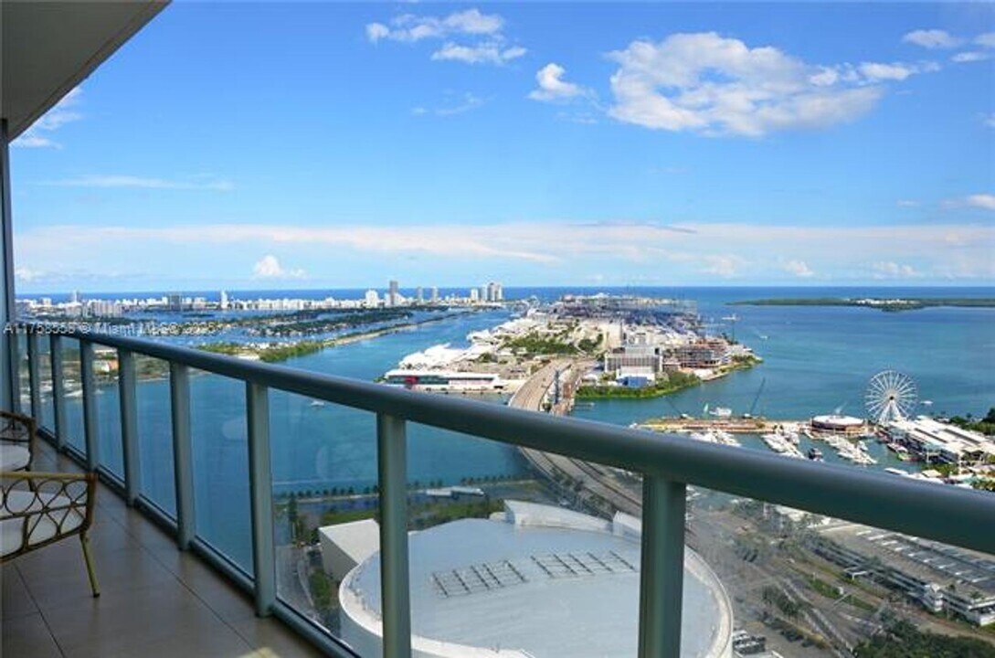888 Biscayne Blvd in Miami, FL - Building Photo