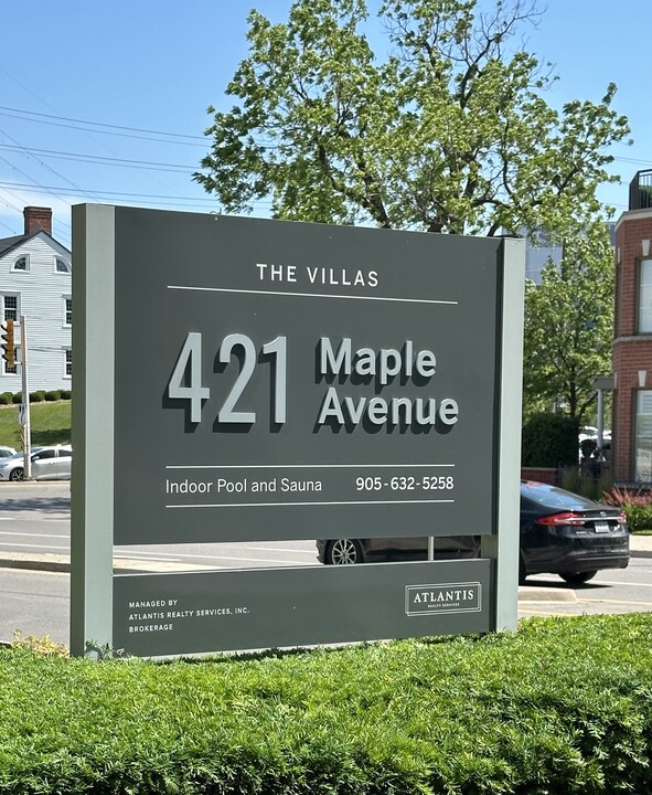 The Villas in Burlington, ON - Building Photo