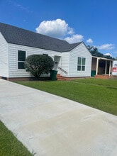 1406 W Park Ave in Orange, TX - Building Photo - Building Photo