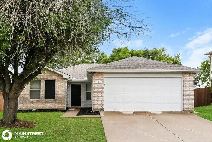 1100 Mazourka Dr in Arlington, TX - Foto de edificio