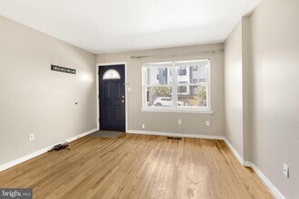 941 New Market St in Philadelphia, PA - Building Photo - Building Photo