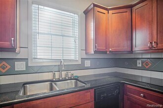 2315 Guthrie Ave in Royal Oak, MI - Foto de edificio - Building Photo