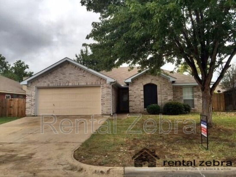 4001 Cypress Gardens Dr in Fort Worth, TX - Building Photo