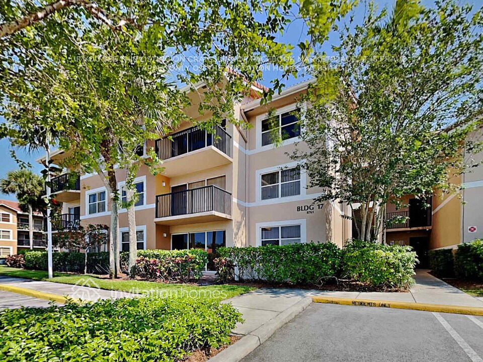 8761 Wiles Rd in Coral Springs, FL - Building Photo