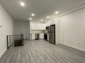 37 Farson St in Philadelphia, PA - Building Photo