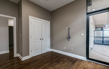 101 W Superior St in Chicago, IL - Building Photo - Building Photo