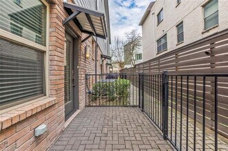 6051 Ross Ave in Dallas, TX - Building Photo - Building Photo