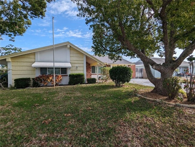 4233 Hillsdale Dr in New Port Richey, FL - Building Photo - Building Photo
