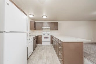 Southern Pines in Lakewood, WA - Building Photo - Building Photo