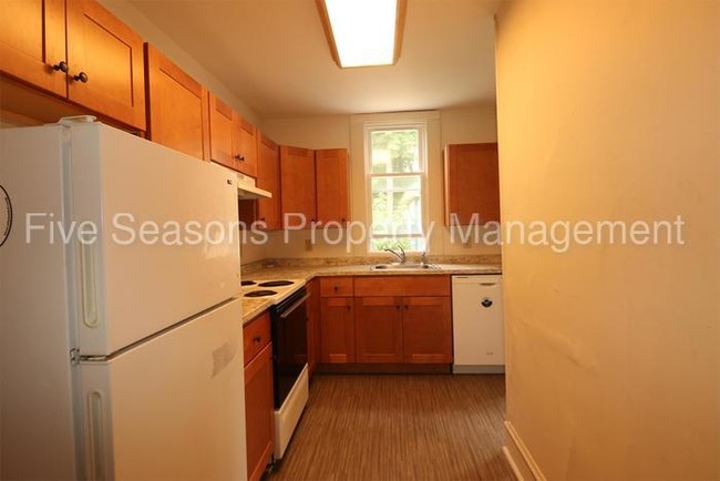 122 Buell St in Burlington, VT - Foto de edificio - Building Photo