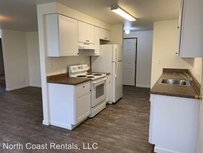 1350 Alder Dr in Seaside, OR - Building Photo - Building Photo