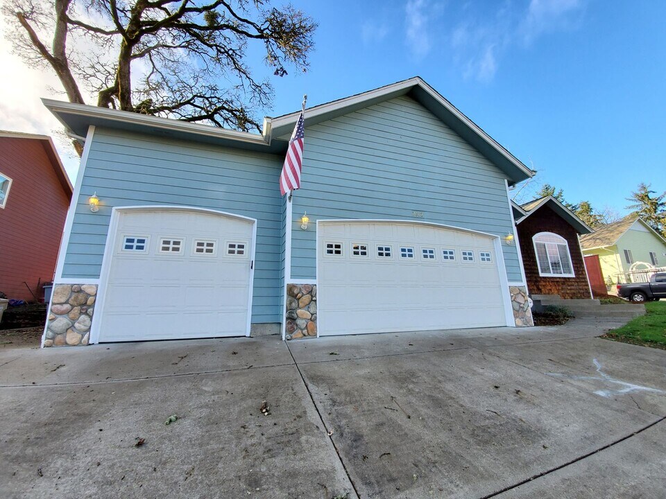2662 Oak Glen St in Albany, OR - Foto de edificio