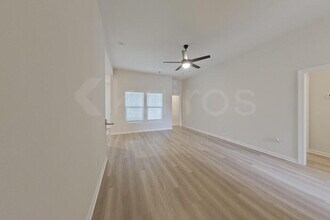 210 Peppercorn Wy in Lafayette, LA - Foto de edificio - Building Photo