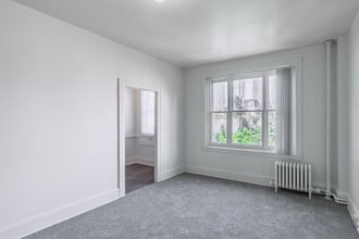 Cambridge Apartments in Seattle, WA - Building Photo - Interior Photo